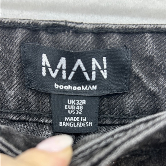 Boohoo Men's Black Relaxed Jeans - Picture 2 of 5